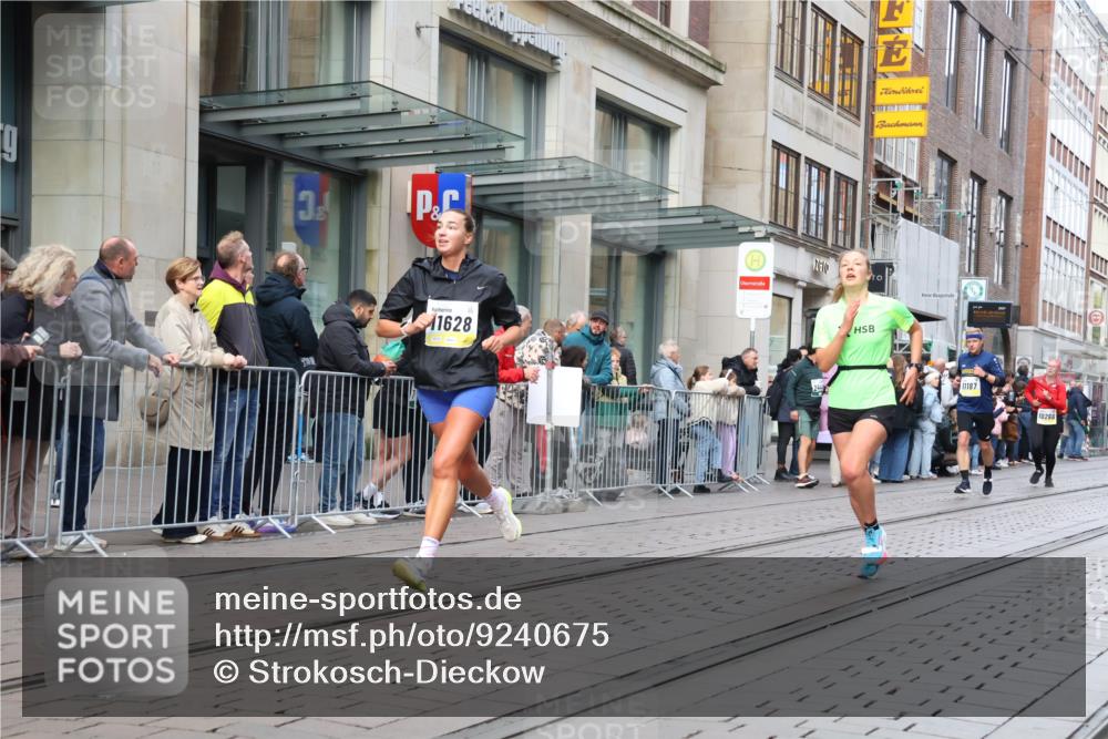 05.10.2025 - 20. swb-Marathon Bremen Strokosch-Dieckow http://msf.ph/oto/9240675 05.10.2025 10:47:40 Ziel 9240, 9929, 10089, 10266, 10392, 10428, 10723, 10818, 10929, 11187, 11299, 11628, 9240, 9929, 10089, 10266, 10392, 10428, 10723, 10818, 10929, 11187, 11299, 11628 meine-sportfotos.de