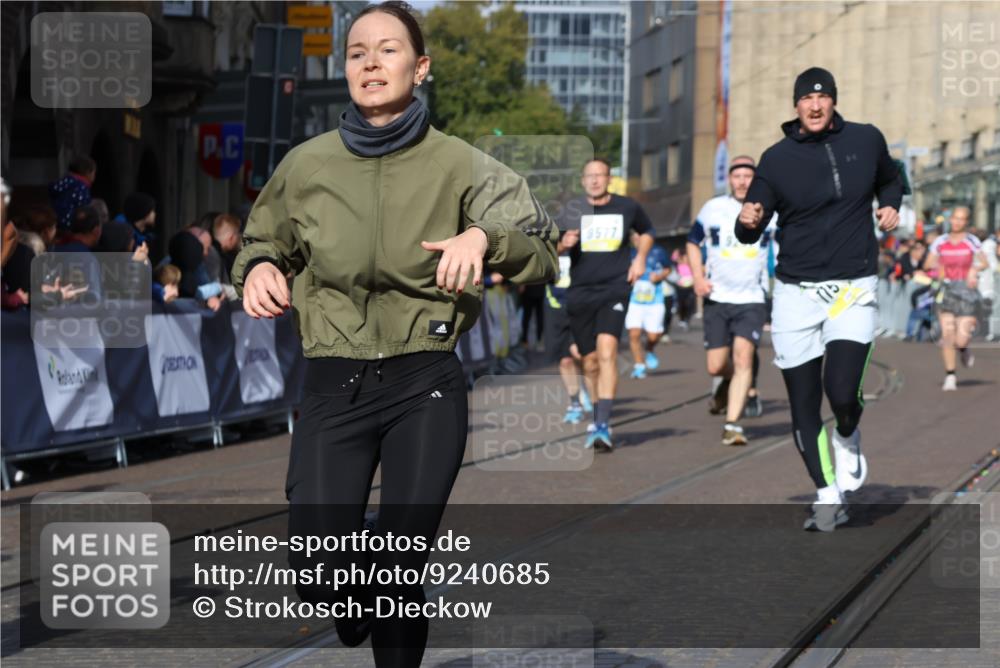 05.10.2025 - 20. swb-Marathon Bremen Strokosch-Dieckow http://msf.ph/oto/9240685 05.10.2025 10:57:05 Ziel 5172, 9231, 9314, 9577, 9797, 9937, 10069, 10545, 10917, 11138, 11202, 11434, 11435, 11566, 11686 meine-sportfotos.de