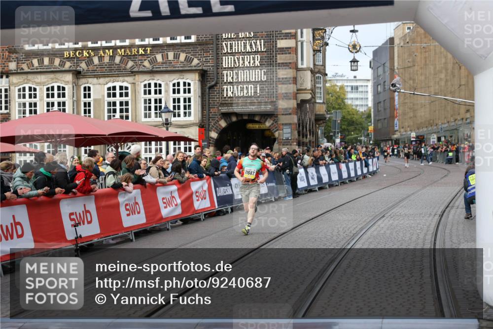 05.10.2025 - 20. swb-Marathon Bremen Yannick Fuchs http://msf.ph/oto/9240687 05.10.2025 10:40:12 Ziel 10276, 11567 meine-sportfotos.de
