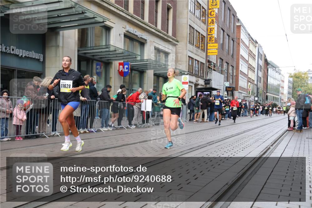 05.10.2025 - 20. swb-Marathon Bremen Strokosch-Dieckow http://msf.ph/oto/9240688 05.10.2025 10:47:41 Ziel 9240, 9929, 10089, 10266, 10392, 10428, 10723, 10818, 10929, 10953, 11187, 11299, 11628, 9240, 9929, 10089, 10266, 10392, 10428, 10723, 10818, 10929, 10953, 11187, 11299, 11628 meine-sportfotos.de