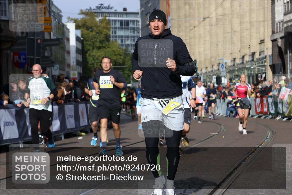 05.10.2025 - 20. swb-Marathon Bremen Strokosch-Dieckow http://msf.ph/oto/9240720 05.10.2025 10:57:06 Ziel 5172, 9231, 9314, 9577, 9797, 9937, 10069, 10293, 10545, 10917, 11138, 11202, 11434, 11435, 11566, 11686 meine-sportfotos.de