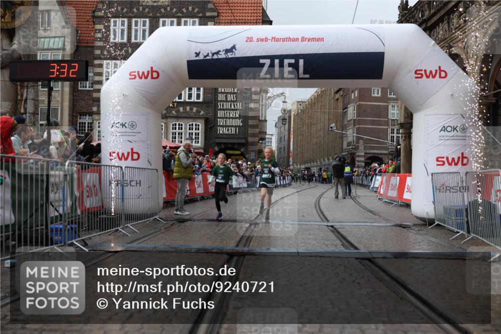 05.10.2025 - 20. swb-Marathon Bremen Yannick Fuchs http://msf.ph/oto/9240721 05.10.2025 15:19:28 Ziel  meine-sportfotos.de