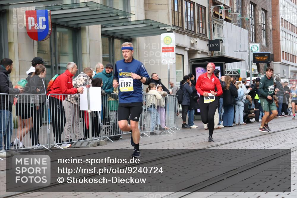 05.10.2025 - 20. swb-Marathon Bremen Strokosch-Dieckow http://msf.ph/oto/9240724 05.10.2025 10:47:43 Ziel 9240, 9706, 9929, 10089, 10266, 10392, 10428, 10723, 10818, 10953, 11187, 11299, 11628, 9240, 9706, 9929, 10089, 10266, 10392, 10428, 10723, 10818, 10953, 11187, 11299, 11628 meine-sportfotos.de