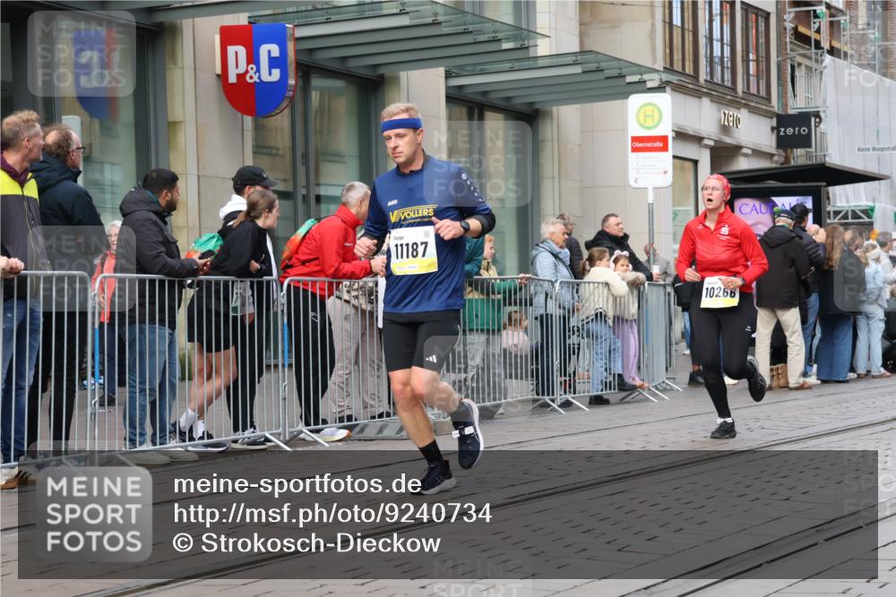 05.10.2025 - 20. swb-Marathon Bremen Strokosch-Dieckow http://msf.ph/oto/9240734 05.10.2025 10:47:43 Ziel 9240, 9706, 9929, 10089, 10266, 10392, 10428, 10723, 10818, 10953, 11187, 11299, 11628, 9240, 9706, 9929, 10089, 10266, 10392, 10428, 10723, 10818, 10953, 11187, 11299, 11628 meine-sportfotos.de