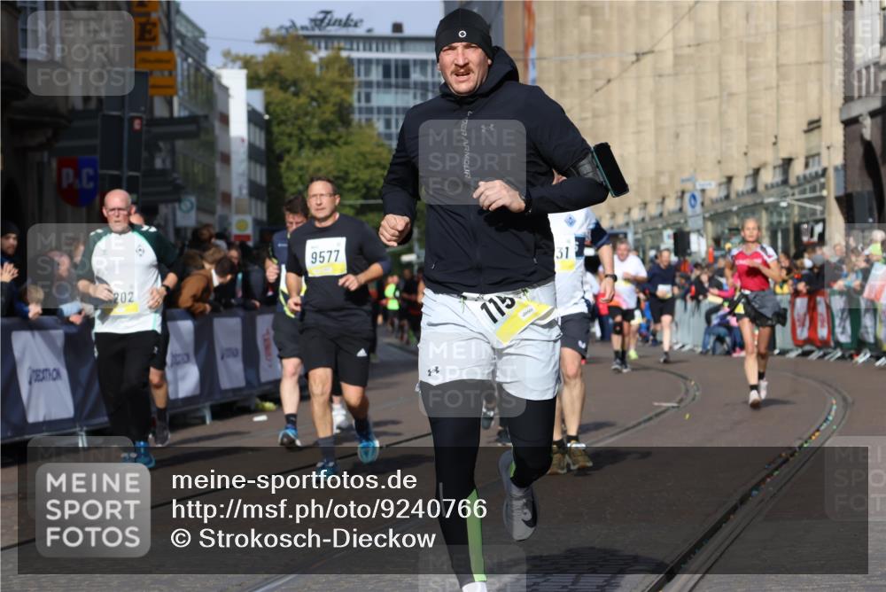 05.10.2025 - 20. swb-Marathon Bremen Strokosch-Dieckow http://msf.ph/oto/9240766 05.10.2025 10:57:06 Ziel 5172, 9231, 9314, 9577, 9797, 9937, 10069, 10293, 10545, 10917, 11138, 11202, 11434, 11435, 11566, 11686 meine-sportfotos.de