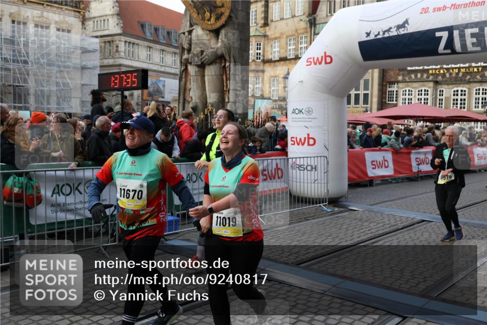 05.10.2025 - 20. swb-Marathon Bremen Yannick Fuchs http://msf.ph/oto/9240817 05.10.2025 11:08:24 Ziel 9353, 9401, 9519, 10132, 10866, 11019, 11097, 11232, 11670, 11671 meine-sportfotos.de