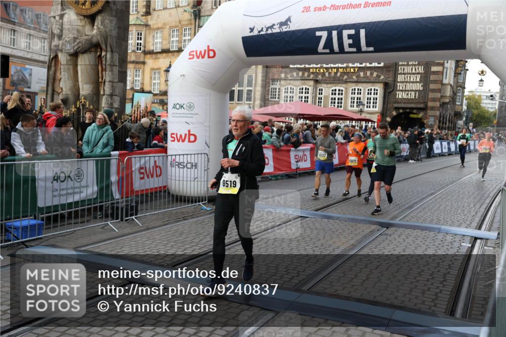 05.10.2025 - 20. swb-Marathon Bremen Yannick Fuchs http://msf.ph/oto/9240837 05.10.2025 11:08:25 Ziel 9353, 9401, 9519, 10132, 10866, 11019, 11097, 11232, 11670, 11671 meine-sportfotos.de