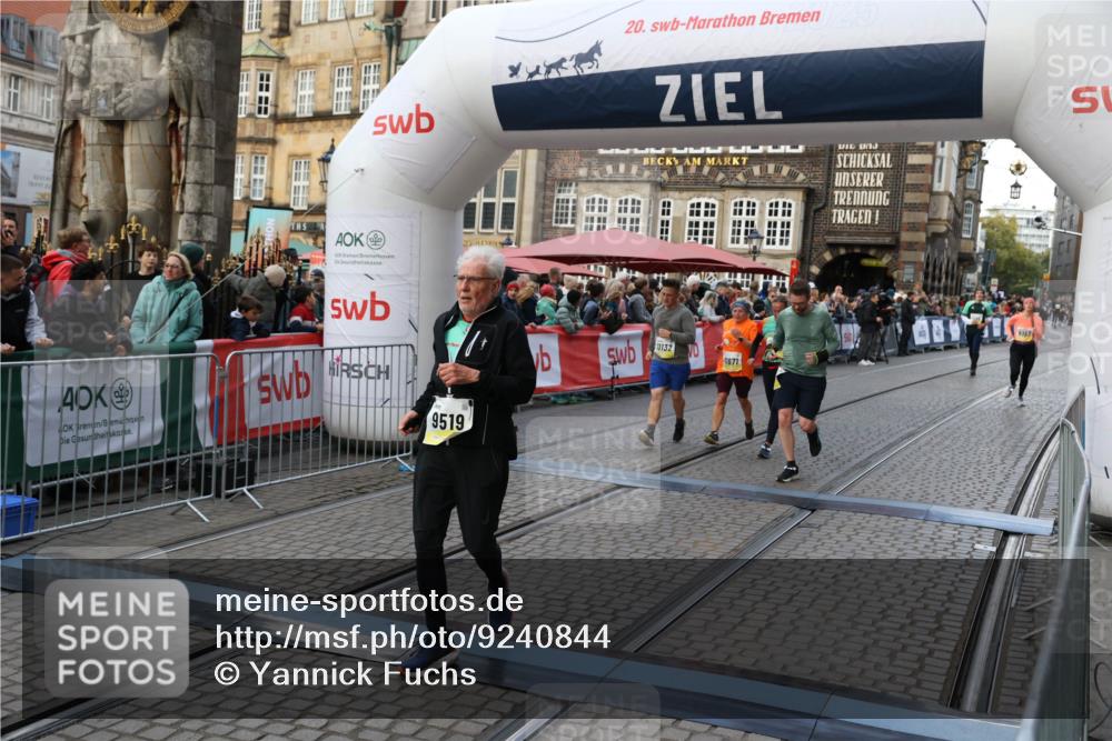 05.10.2025 - 20. swb-Marathon Bremen Yannick Fuchs http://msf.ph/oto/9240844 05.10.2025 11:08:25 Ziel 9353, 9401, 9519, 10132, 10866, 11019, 11097, 11232, 11670, 11671 meine-sportfotos.de