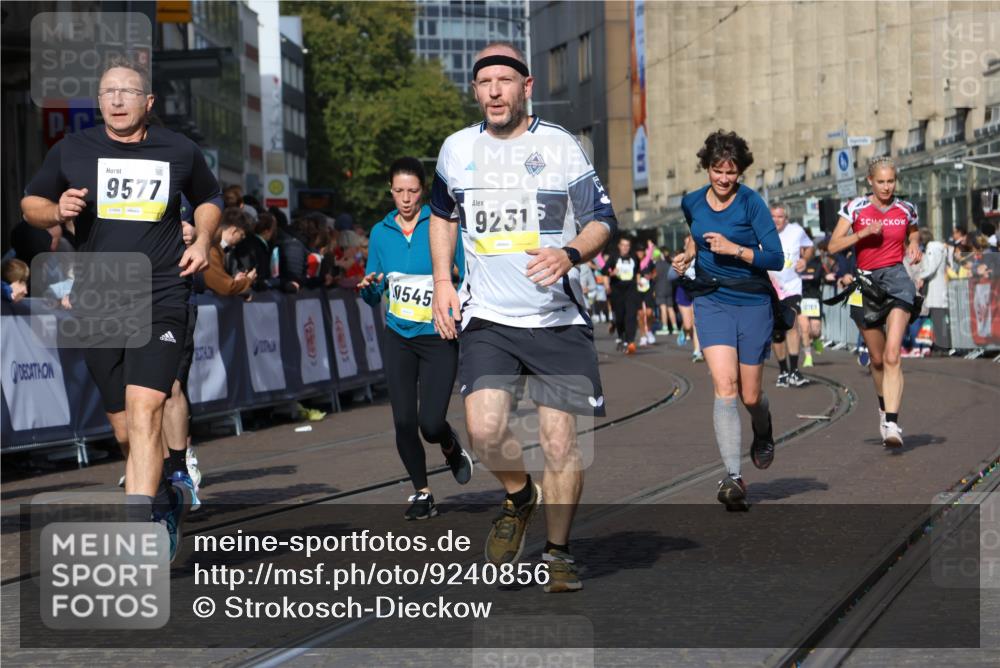 05.10.2025 - 20. swb-Marathon Bremen Strokosch-Dieckow http://msf.ph/oto/9240856 05.10.2025 10:57:08 Ziel 5172, 9231, 9314, 9489, 9577, 9797, 10293, 10545, 10917, 11138, 11202, 11434, 11435, 11566, 11596, 11686 meine-sportfotos.de
