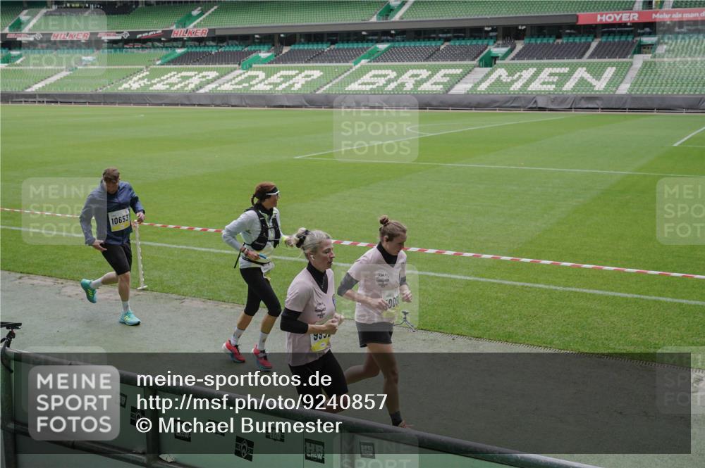 05.10.2025 - 20. swb-Marathon Bremen Michael Burmester http://msf.ph/oto/9240857 05.10.2025 10:34:49 Laufen im Stadion 7101, 7147, 7215, 9183, 9188, 9201, 9219, 9292, 9372, 9430, 9472, 9540, 9547, 9585, 9591, 9622, 9669, 9672, 9714, 9719, 9720, 9722, 9766, 9783, 9797, 9820, 9844, 9847, 9872, 9925, 9932, 9943, 9947, 9952, 9981, 10003, 10005, 10009, 10024, 10080, 10088, 10111, 10169, 10191, 10196, 10200, 10260, 10261, 10263, 10281, 10285, 10329, 10341, 10397, 10398, 10408, 10424, 10527, 10641, 10644, 10645, 10648, 10653, 10694, 10834, 10845, 10950, 10988, 9529 meine-sportfotos.de