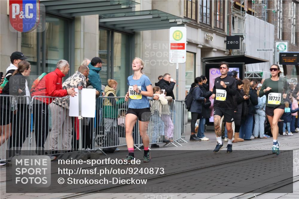 05.10.2025 - 20. swb-Marathon Bremen Strokosch-Dieckow http://msf.ph/oto/9240873 05.10.2025 10:47:49 Ziel 9240, 9293, 9404, 9641, 9706, 10266, 10392, 10428, 10723, 10818, 10931, 10953, 11119, 11187, 11292, 11299, 11561, 11637, 9240, 9293, 9404, 9641, 9706, 10266, 10392, 10428, 10723, 10818, 10931, 10953, 11119, 11187, 11292, 11299, 11561, 11637 meine-sportfotos.de