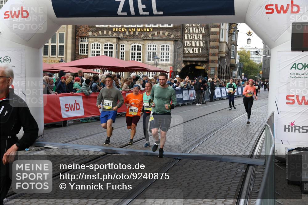05.10.2025 - 20. swb-Marathon Bremen Yannick Fuchs http://msf.ph/oto/9240875 05.10.2025 11:08:26 Ziel 9353, 9401, 9519, 10132, 10866, 11019, 11097, 11232, 11670, 11671 meine-sportfotos.de