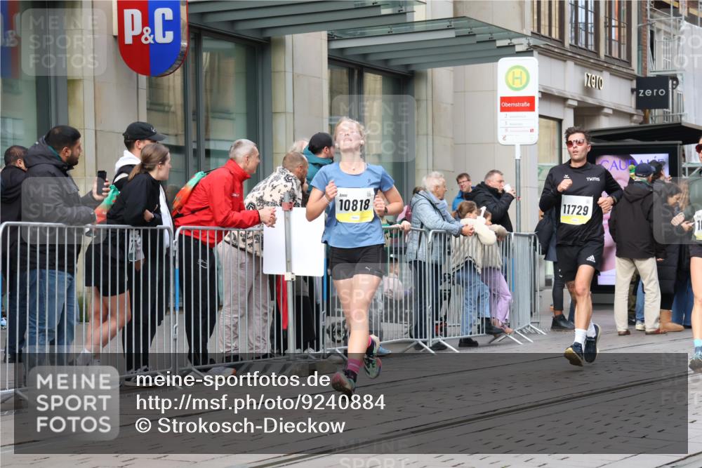05.10.2025 - 20. swb-Marathon Bremen Strokosch-Dieckow http://msf.ph/oto/9240884 05.10.2025 10:47:50 Ziel 9223, 9240, 9293, 9404, 9641, 9706, 10266, 10392, 10428, 10723, 10818, 10931, 10953, 11119, 11187, 11292, 11299, 11561, 11637, 9223, 9240, 9293, 9404, 9641, 9706, 10266, 10392, 10428, 10723, 10818, 10931, 10953, 11119, 11187, 11292, 11299, 11561, 11637 meine-sportfotos.de