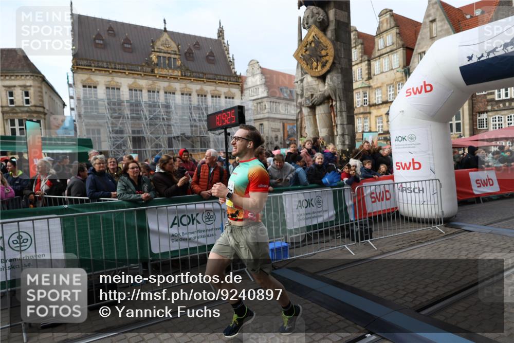 05.10.2025 - 20. swb-Marathon Bremen Yannick Fuchs http://msf.ph/oto/9240897 05.10.2025 10:40:14 Ziel 10276, 11567 meine-sportfotos.de