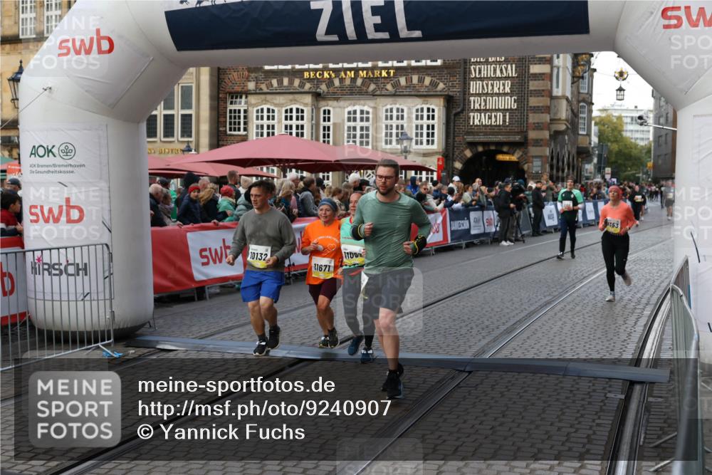 05.10.2025 - 20. swb-Marathon Bremen Yannick Fuchs http://msf.ph/oto/9240907 05.10.2025 11:08:26 Ziel 9353, 9401, 9519, 10132, 10866, 11019, 11097, 11232, 11670, 11671 meine-sportfotos.de
