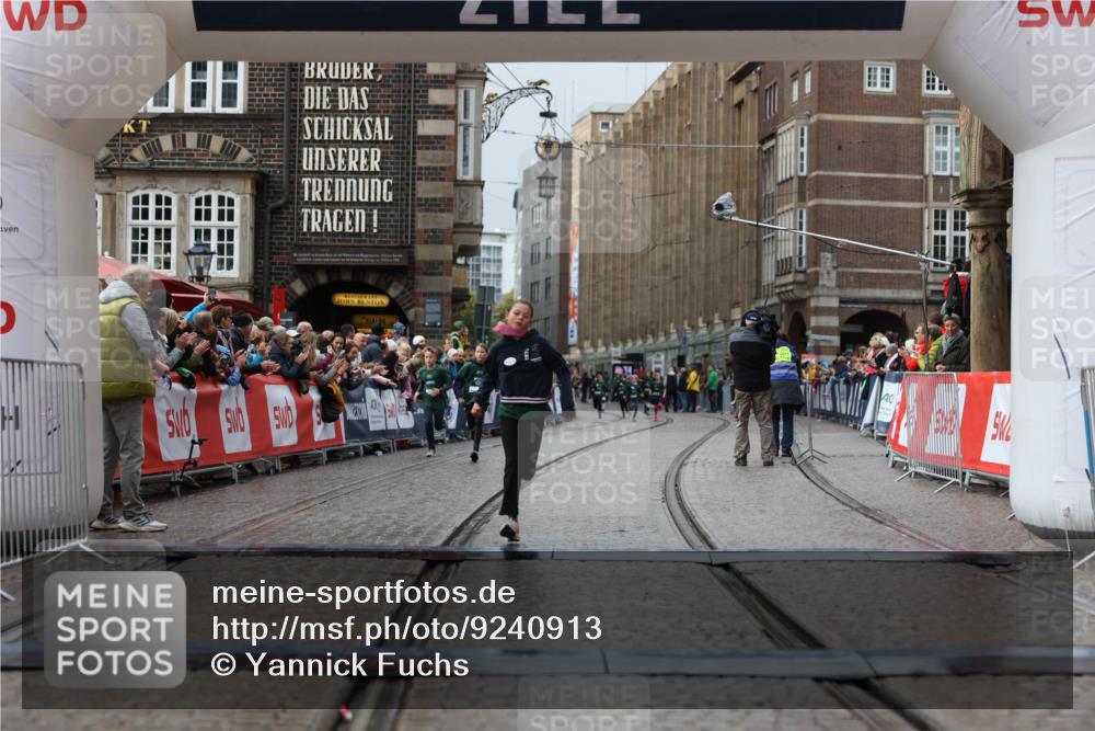 05.10.2025 - 20. swb-Marathon Bremen Yannick Fuchs http://msf.ph/oto/9240913 05.10.2025 15:19:38 Ziel  meine-sportfotos.de