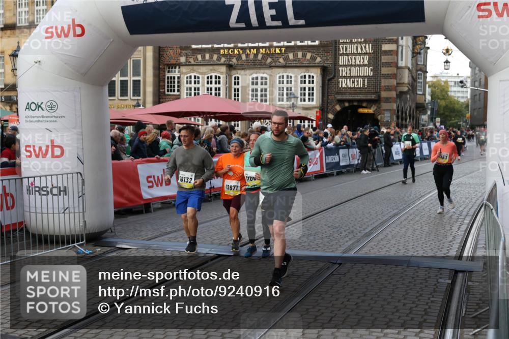 05.10.2025 - 20. swb-Marathon Bremen Yannick Fuchs http://msf.ph/oto/9240916 05.10.2025 11:08:26 Ziel 9353, 9401, 9519, 10132, 10866, 11019, 11097, 11232, 11670, 11671 meine-sportfotos.de