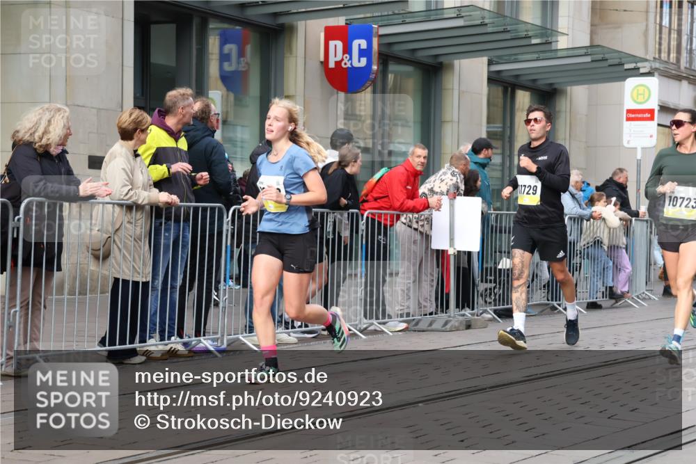 05.10.2025 - 20. swb-Marathon Bremen Strokosch-Dieckow http://msf.ph/oto/9240923 05.10.2025 10:47:51 Ziel 9223, 9240, 9293, 9404, 9641, 9704, 9706, 9810, 10266, 10392, 10428, 10723, 10818, 10931, 10953, 11119, 11187, 11292, 11299, 11561, 11637, 9223, 9240, 9293, 9404, 9641, 9704, 9706, 9810, 10266, 10392, 10428, 10723, 10818, 10931, 10953, 11119, 11187, 11292, 11299, 11561, 11637 meine-sportfotos.de