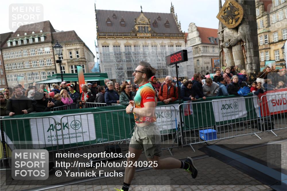 05.10.2025 - 20. swb-Marathon Bremen Yannick Fuchs http://msf.ph/oto/9240925 05.10.2025 10:40:15 Ziel 10276, 11567 meine-sportfotos.de