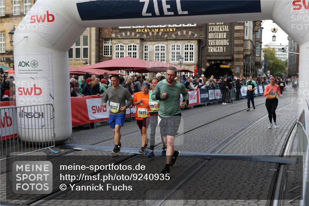 05.10.2025 - 20. swb-Marathon Bremen Yannick Fuchs http://msf.ph/oto/9240935 05.10.2025 11:08:26 Ziel 9353, 9401, 9519, 10132, 10866, 11019, 11097, 11232, 11670, 11671 meine-sportfotos.de