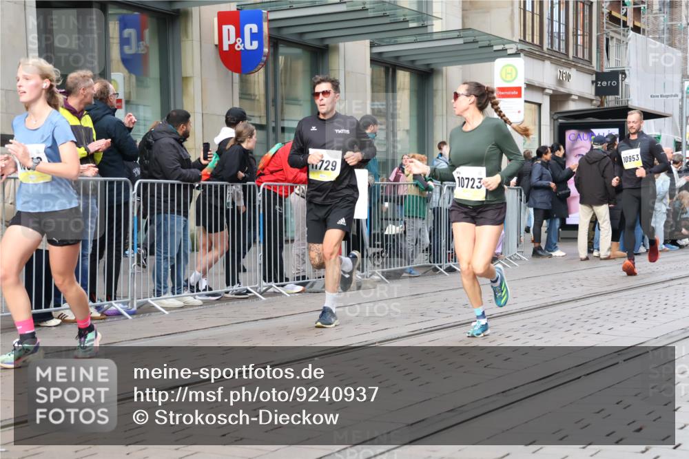 05.10.2025 - 20. swb-Marathon Bremen Strokosch-Dieckow http://msf.ph/oto/9240937 05.10.2025 10:47:51 Ziel 9223, 9240, 9293, 9404, 9641, 9704, 9706, 9810, 10266, 10392, 10428, 10723, 10818, 10931, 10953, 11119, 11187, 11292, 11299, 11561, 11637, 9223, 9240, 9293, 9404, 9641, 9704, 9706, 9810, 10266, 10392, 10428, 10723, 10818, 10931, 10953, 11119, 11187, 11292, 11299, 11561, 11637 meine-sportfotos.de