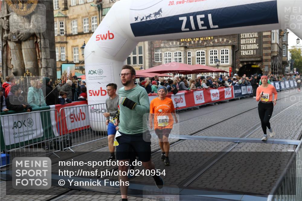 05.10.2025 - 20. swb-Marathon Bremen Yannick Fuchs http://msf.ph/oto/9240954 05.10.2025 11:08:28 Ziel 9186, 9353, 9401, 9519, 10132, 11019, 11097, 11232, 11670, 11671 meine-sportfotos.de