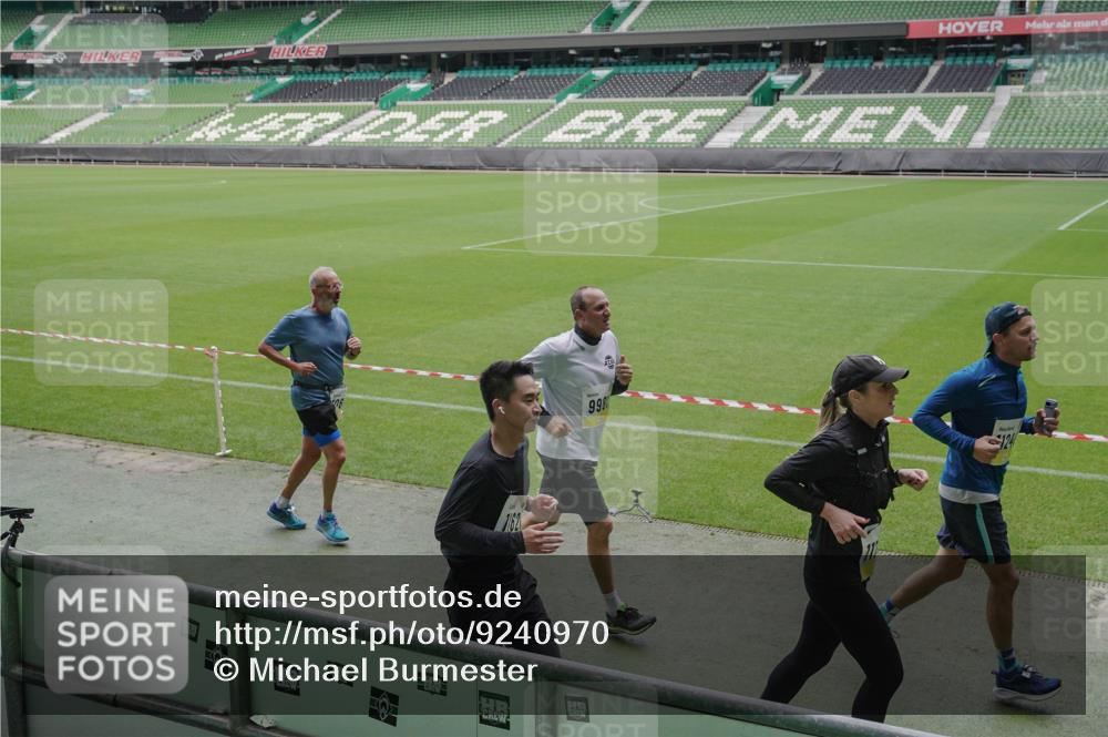05.10.2025 - 20. swb-Marathon Bremen Michael Burmester http://msf.ph/oto/9240970 05.10.2025 10:34:52 Laufen im Stadion 7101, 7147, 7215, 9183, 9188, 9201, 9219, 9292, 9372, 9430, 9472, 9540, 9547, 9585, 9591, 9622, 9669, 9672, 9714, 9719, 9720, 9722, 9766, 9783, 9797, 9820, 9844, 9847, 9872, 9925, 9932, 9943, 9947, 9952, 9968, 9981, 10009, 10080, 10088, 10111, 10169, 10191, 10196, 10200, 10260, 10261, 10263, 10281, 10285, 10329, 10341, 10397, 10398, 10408, 10424, 10527, 10555, 10641, 10644, 10645, 10648, 10653, 10694, 10834, 10845, 10950, 10988 meine-sportfotos.de