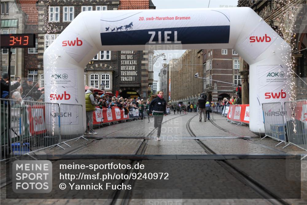 05.10.2025 - 20. swb-Marathon Bremen Yannick Fuchs http://msf.ph/oto/9240972 05.10.2025 15:19:38 Ziel  meine-sportfotos.de
