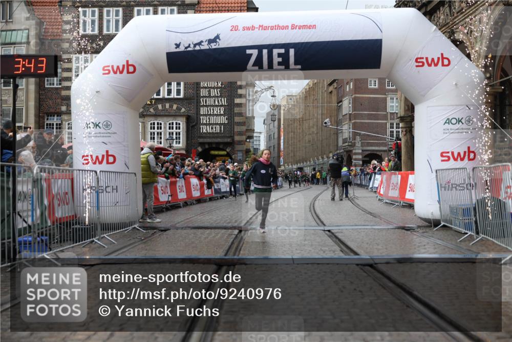05.10.2025 - 20. swb-Marathon Bremen Yannick Fuchs http://msf.ph/oto/9240976 05.10.2025 15:19:39 Ziel  meine-sportfotos.de