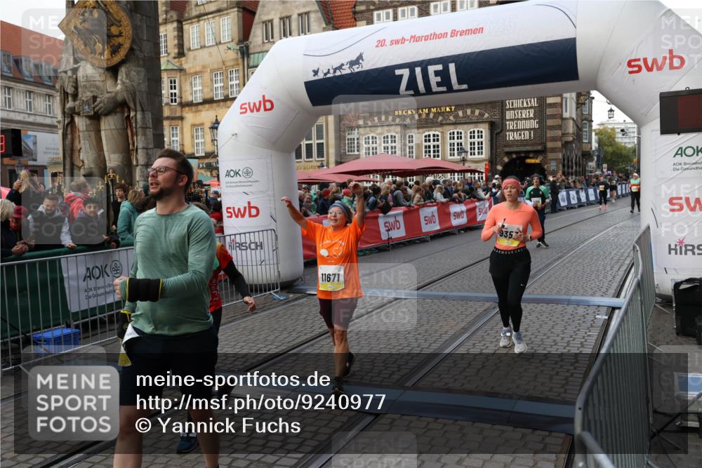 05.10.2025 - 20. swb-Marathon Bremen Yannick Fuchs http://msf.ph/oto/9240977 05.10.2025 11:08:29 Ziel 9186, 9353, 9401, 9519, 10132, 11097, 11232, 11671 meine-sportfotos.de
