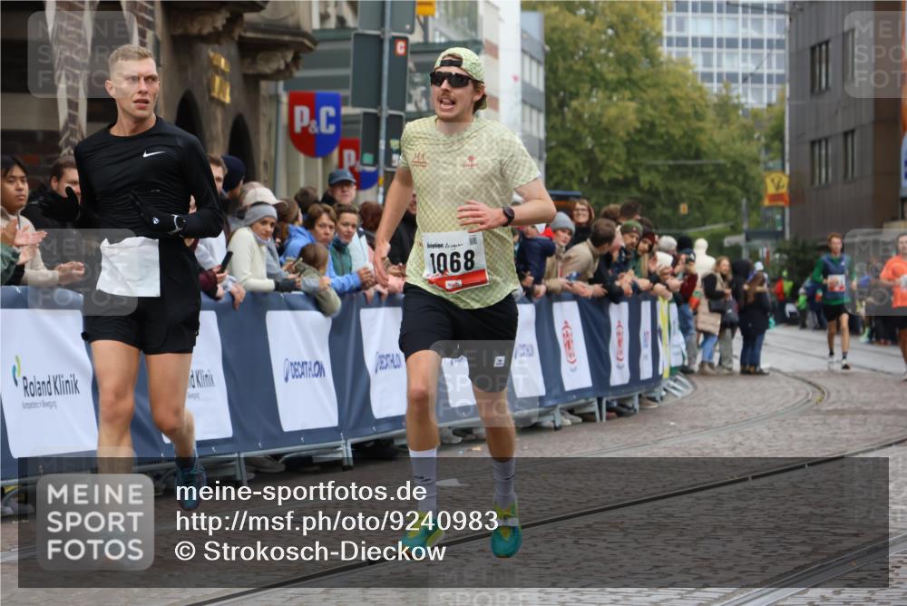 05.10.2025 - 20. swb-Marathon Bremen Strokosch-Dieckow http://msf.ph/oto/9240983 05.10.2025 12:43:12 Ziel 153, 1068, 1459 meine-sportfotos.de