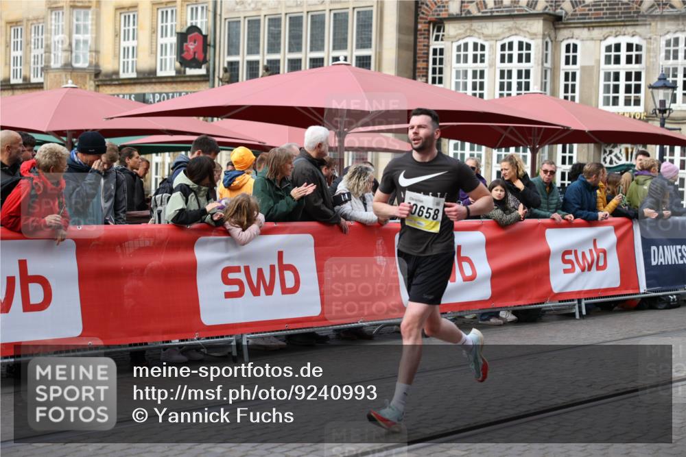 05.10.2025 - 20. swb-Marathon Bremen Yannick Fuchs http://msf.ph/oto/9240993 05.10.2025 10:40:26 Ziel 10658 meine-sportfotos.de