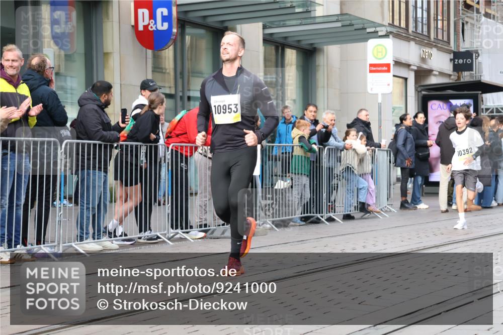 05.10.2025 - 20. swb-Marathon Bremen Strokosch-Dieckow http://msf.ph/oto/9241000 05.10.2025 10:47:54 Ziel 8787, 9223, 9240, 9293, 9404, 9641, 9665, 9704, 9706, 9810, 9958, 10109, 10211, 10392, 10428, 10723, 10818, 10931, 10953, 11119, 11292, 11299, 11561, 11637, 8787, 9223, 9240, 9293, 9404, 9641, 9665, 9704, 9706, 9810, 9958, 10109, 10211, 10392, 10428, 10723, 10818, 10931, 10953, 11119, 11292, 11299, 11561, 11637 meine-sportfotos.de
