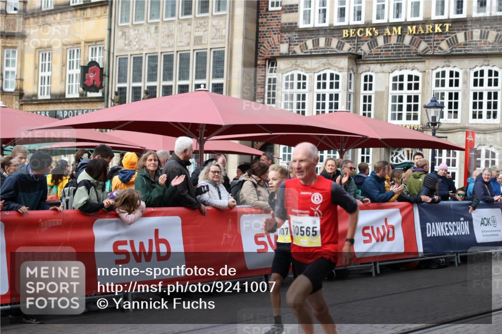 05.10.2025 - 20. swb-Marathon Bremen Yannick Fuchs http://msf.ph/oto/9241007 05.10.2025 10:40:30 Ziel 10070, 10565, 10658 meine-sportfotos.de