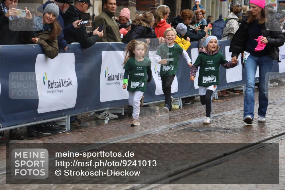 05.10.2025 - 20. swb-Marathon Bremen Strokosch-Dieckow http://msf.ph/oto/9241013 05.10.2025 15:22:20 Ziel  meine-sportfotos.de