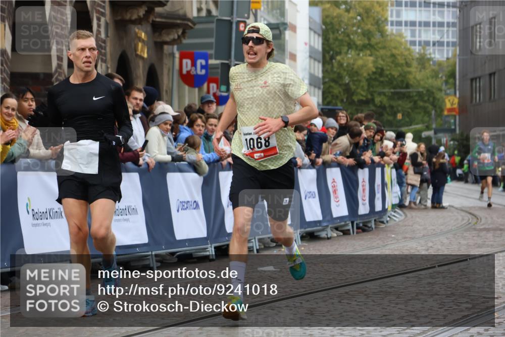 05.10.2025 - 20. swb-Marathon Bremen Strokosch-Dieckow http://msf.ph/oto/9241018 05.10.2025 12:43:12 Ziel 153, 1068, 1459 meine-sportfotos.de