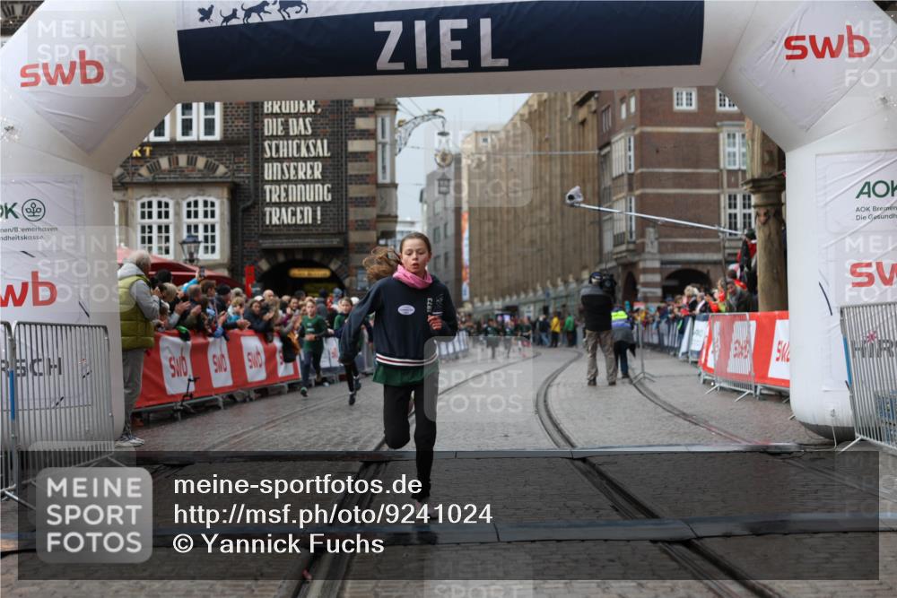 05.10.2025 - 20. swb-Marathon Bremen Yannick Fuchs http://msf.ph/oto/9241024 05.10.2025 15:19:39 Ziel  meine-sportfotos.de