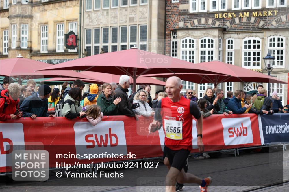 05.10.2025 - 20. swb-Marathon Bremen Yannick Fuchs http://msf.ph/oto/9241027 05.10.2025 10:40:30 Ziel 10070, 10565, 10658 meine-sportfotos.de