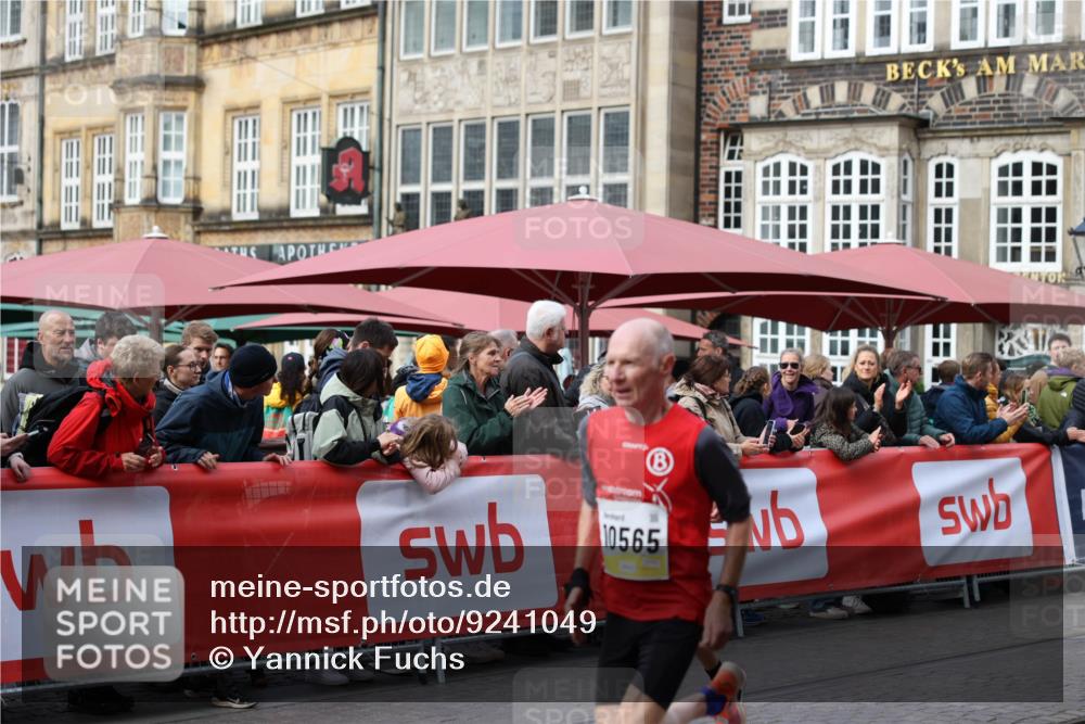 05.10.2025 - 20. swb-Marathon Bremen Yannick Fuchs http://msf.ph/oto/9241049 05.10.2025 10:40:30 Ziel 10070, 10565, 10658 meine-sportfotos.de