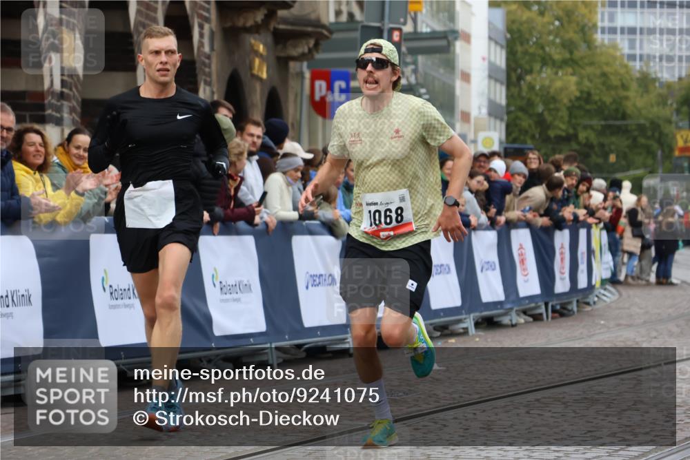 05.10.2025 - 20. swb-Marathon Bremen Strokosch-Dieckow http://msf.ph/oto/9241075 05.10.2025 12:43:13 Ziel 153, 1068, 1459 meine-sportfotos.de
