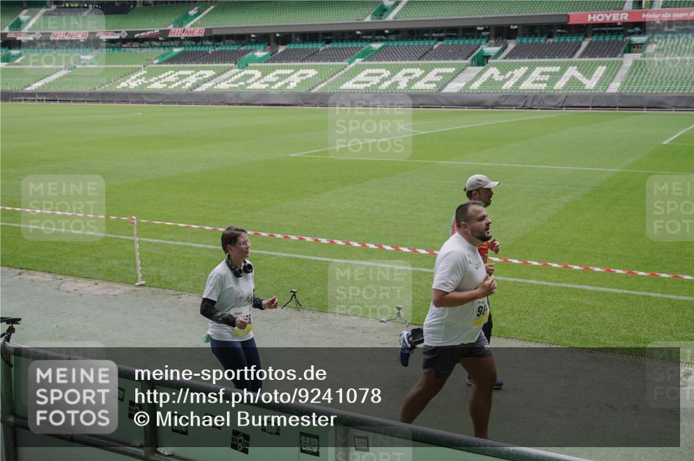 05.10.2025 - 20. swb-Marathon Bremen Michael Burmester http://msf.ph/oto/9241078 05.10.2025 10:34:55 Laufen im Stadion 7101, 7147, 7215, 9183, 9188, 9201, 9219, 9292, 9350, 9372, 9430, 9472, 9495, 9540, 9547, 9582, 9585, 9591, 9601, 9622, 9669, 9672, 9714, 9719, 9720, 9722, 9766, 9783, 9797, 9820, 9844, 9847, 9872, 9925, 9932, 9943, 9947, 9952, 9968, 9981, 10009, 10080, 10088, 10111, 10169, 10191, 10196, 10200, 10260, 10261, 10263, 10281, 10285, 10329, 10341, 10395, 10397, 10398, 10408, 10424, 10527, 10555, 10644, 10645, 10648, 10653, 10694, 10834, 10845, 10950, 10988 meine-sportfotos.de