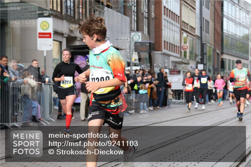 05.10.2025 - 20. swb-Marathon Bremen Strokosch-Dieckow http://msf.ph/oto/9241103 05.10.2025 10:47:58 Ziel 8787, 9223, 9293, 9298, 9404, 9641, 9665, 9704, 9706, 9810, 9958, 10109, 10131, 10177, 10211, 10392, 10428, 10685, 10723, 10818, 10931, 10953, 11005, 11119, 11292, 11299, 11357, 11505, 11561, 11637, 8787, 9223, 9293, 9298, 9404, 9641, 9665, 9704, 9706, 9810, 9958, 10109, 10131, 10177, 10211, 10392, 10428, 10685, 10723, 10818, 10931, 10953, 11005, 11119, 11292, 11299, 11357, 11505, 11561, 11637 meine-sportfotos.de