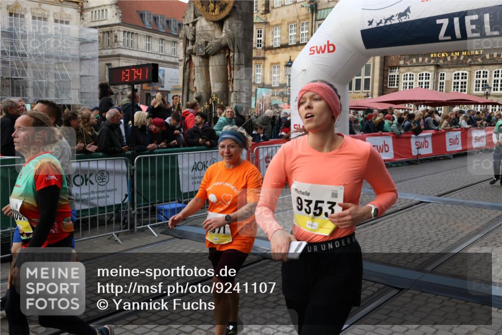 05.10.2025 - 20. swb-Marathon Bremen Yannick Fuchs http://msf.ph/oto/9241107 05.10.2025 11:08:30 Ziel 9186, 9353, 9401, 9519, 10132, 11097, 11671 meine-sportfotos.de