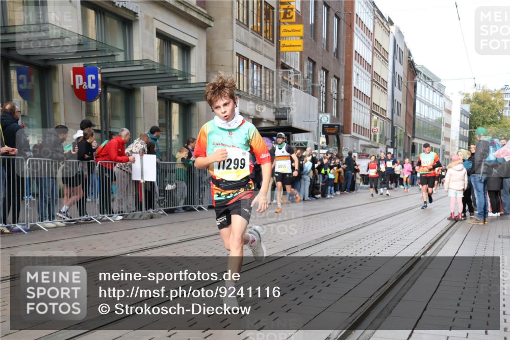 05.10.2025 - 20. swb-Marathon Bremen Strokosch-Dieckow http://msf.ph/oto/9241116 05.10.2025 10:47:58 Ziel 8787, 9223, 9293, 9298, 9404, 9641, 9665, 9704, 9706, 9810, 9958, 10109, 10131, 10177, 10211, 10392, 10428, 10685, 10723, 10818, 10931, 10953, 11005, 11119, 11292, 11299, 11357, 11505, 11561, 11637, 8787, 9223, 9293, 9298, 9404, 9641, 9665, 9704, 9706, 9810, 9958, 10109, 10131, 10177, 10211, 10392, 10428, 10685, 10723, 10818, 10931, 10953, 11005, 11119, 11292, 11299, 11357, 11505, 11561, 11637 meine-sportfotos.de