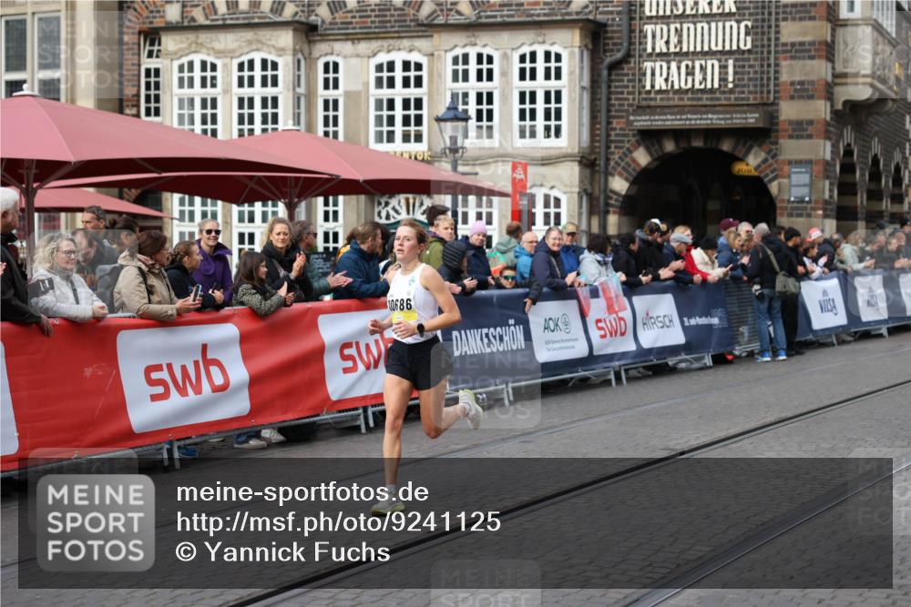05.10.2025 - 20. swb-Marathon Bremen Yannick Fuchs http://msf.ph/oto/9241125 05.10.2025 10:40:34 Ziel 10070, 10565, 10658, 10686 meine-sportfotos.de