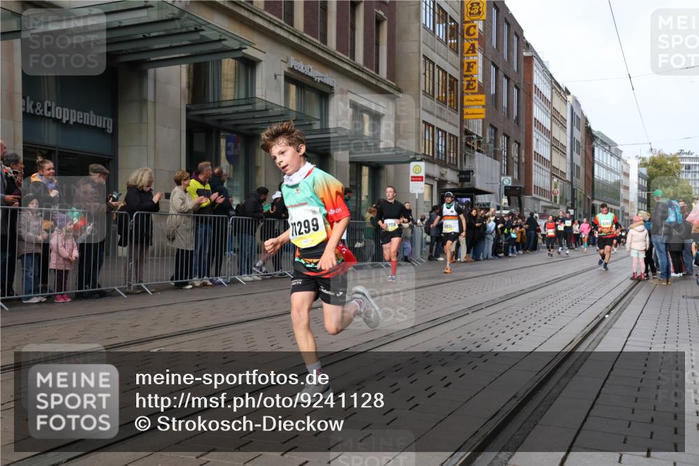 05.10.2025 - 20. swb-Marathon Bremen Strokosch-Dieckow http://msf.ph/oto/9241128 05.10.2025 10:47:58 Ziel 8787, 9223, 9293, 9298, 9404, 9641, 9665, 9704, 9706, 9810, 9958, 10109, 10131, 10177, 10211, 10392, 10428, 10685, 10723, 10818, 10931, 10953, 11005, 11119, 11292, 11299, 11357, 11505, 11561, 11637, 8787, 9223, 9293, 9298, 9404, 9641, 9665, 9704, 9706, 9810, 9958, 10109, 10131, 10177, 10211, 10392, 10428, 10685, 10723, 10818, 10931, 10953, 11005, 11119, 11292, 11299, 11357, 11505, 11561, 11637 meine-sportfotos.de