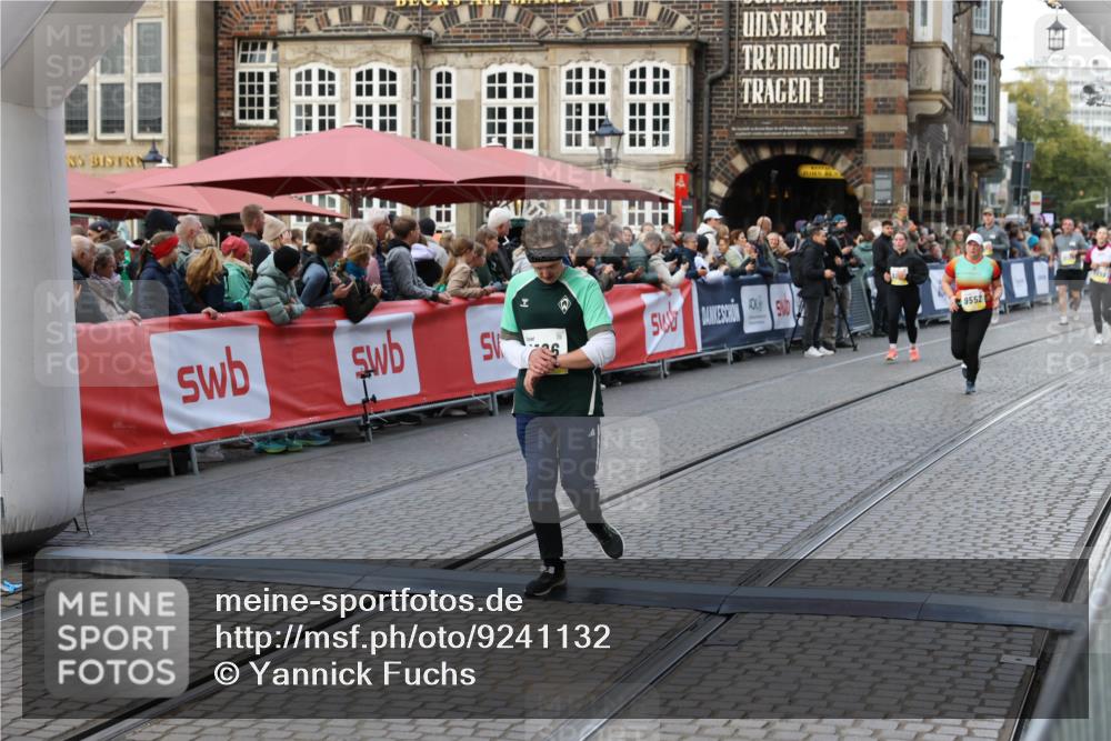 05.10.2025 - 20. swb-Marathon Bremen Yannick Fuchs http://msf.ph/oto/9241132 05.10.2025 11:08:31 Ziel 9186, 9353, 9401, 9552, 10132, 11097, 11671 meine-sportfotos.de