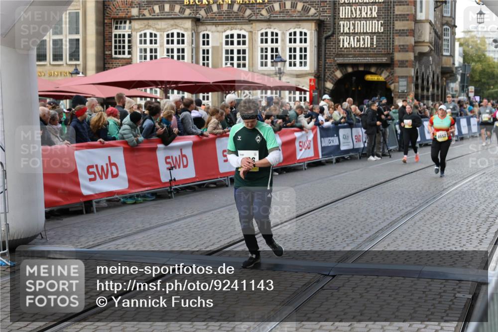 05.10.2025 - 20. swb-Marathon Bremen Yannick Fuchs http://msf.ph/oto/9241143 05.10.2025 11:08:31 Ziel 9186, 9353, 9401, 9552, 10132, 11097, 11671 meine-sportfotos.de