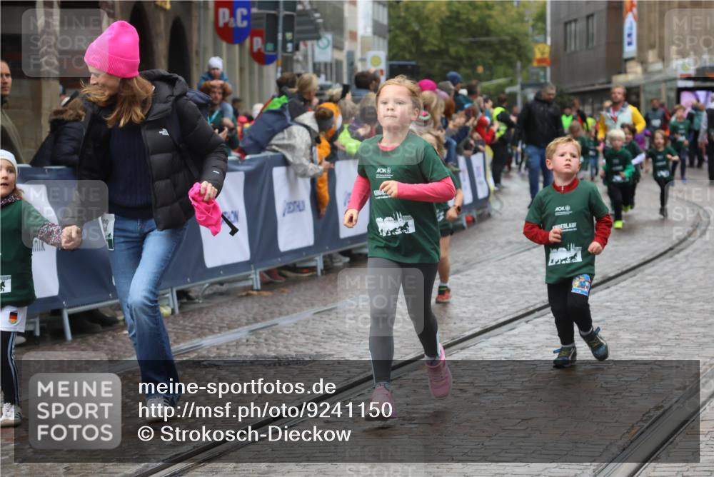 05.10.2025 - 20. swb-Marathon Bremen Strokosch-Dieckow http://msf.ph/oto/9241150 05.10.2025 15:22:22 Ziel  meine-sportfotos.de