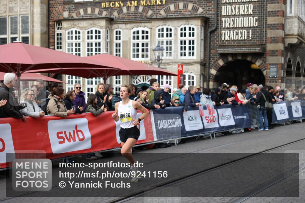 05.10.2025 - 20. swb-Marathon Bremen Yannick Fuchs http://msf.ph/oto/9241156 05.10.2025 10:40:34 Ziel 10070, 10565, 10658, 10686 meine-sportfotos.de